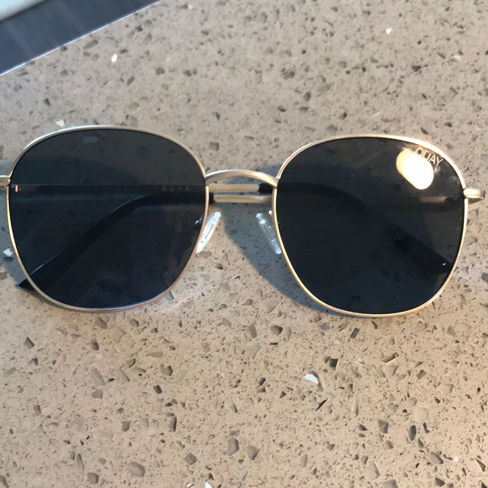 Quay Jezzabell Sunglasses NWOT